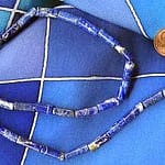 Lapislazuli-Röhren als Halskette